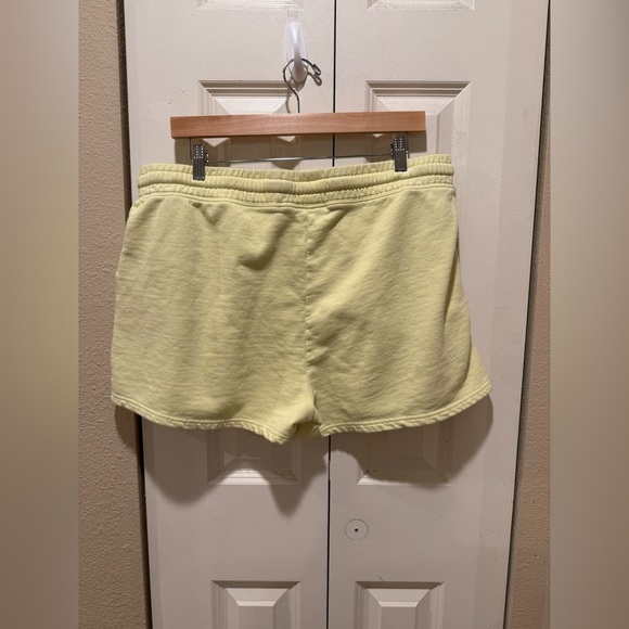 Pact Organic Cotton Essential Sweatshort in Sunny Lime , size XL - Picture 4 of 9